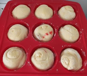 Briochettes aux pralines roses - façonnage - 4
