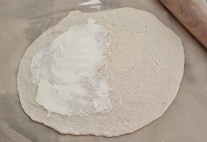 Calzone aux champignons de Paris - Façonnage 2