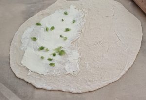 Calzone aux champignons de Paris - Façonnage 3