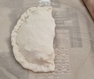 Calzone aux champignons de Paris - Façonnage 6
