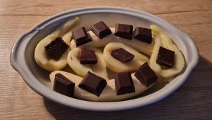 Poire-et-banane-fondantes-au-chocolat-noir-faconnage