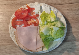 Wrap poulet et crudité express - façonnage 4