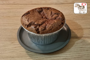 Soufflé au chocolat noir et aux noisettes