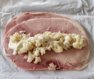 Roulé de Jambon au chou-fleur et à la Cancoillotte - façonnage 4