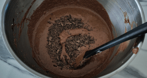 Mousse au Chocolat noir Stracciatella - façonnage 6