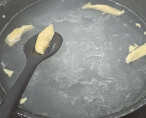 Spätzle au Carotte et Panais - façonnage 7