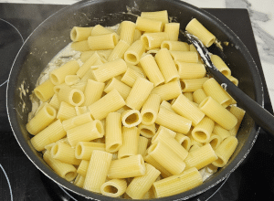 Rigatoni et Aiguillettes de Poulet au Parmesan - étape 10