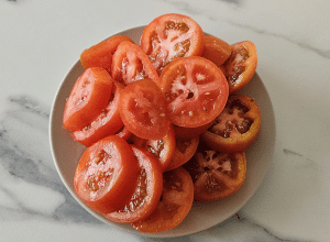 Tatin de Tomates aux Oignons confits et Chèvre frais - étape 1