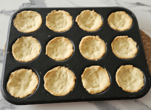 Tartelettes au Chocolat noir et éclats de Caramel - étape 11