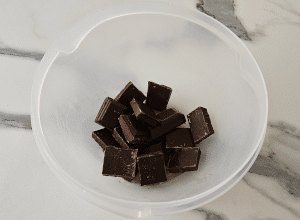 Mini-bûche au Chocolat noir et Caramel - étape 2