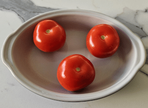 Œuf cocotte en robe de Tomate - étape 1