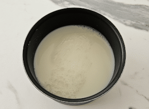 Crème aux œufs aux Pralines roses - étape 1