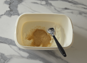 Glace au Yaourt Caramel et Noix de pecan - étape 2