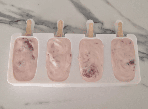 Esquimeau glacé au yaourt et aux fraises - étape 7